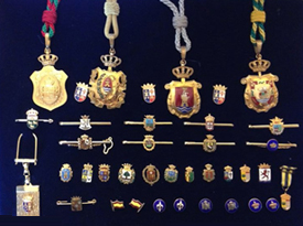 Insignias, llaveros, corbateros (3)