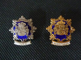 Insignias, llaveros, corbateros (5)