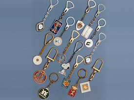 Insignias, llaveros, corbateros (8)